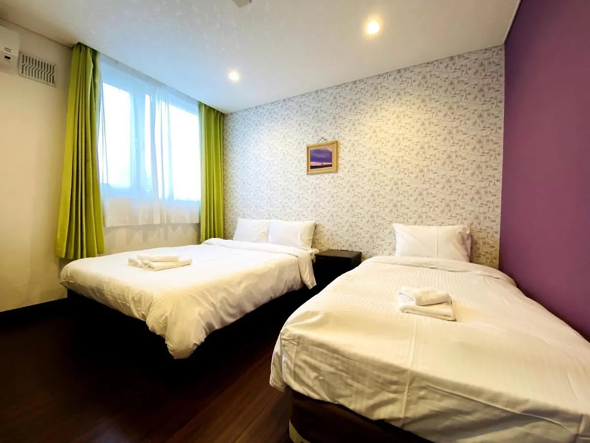 Petit Hotel Melon Nakafurano Hostel